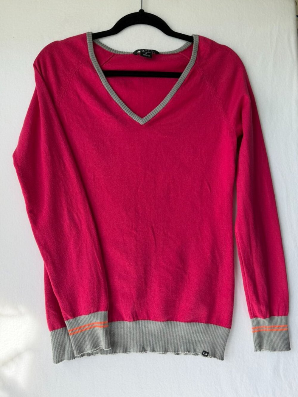 Oakley V‑Neck Lightweight Sweater Size Medium